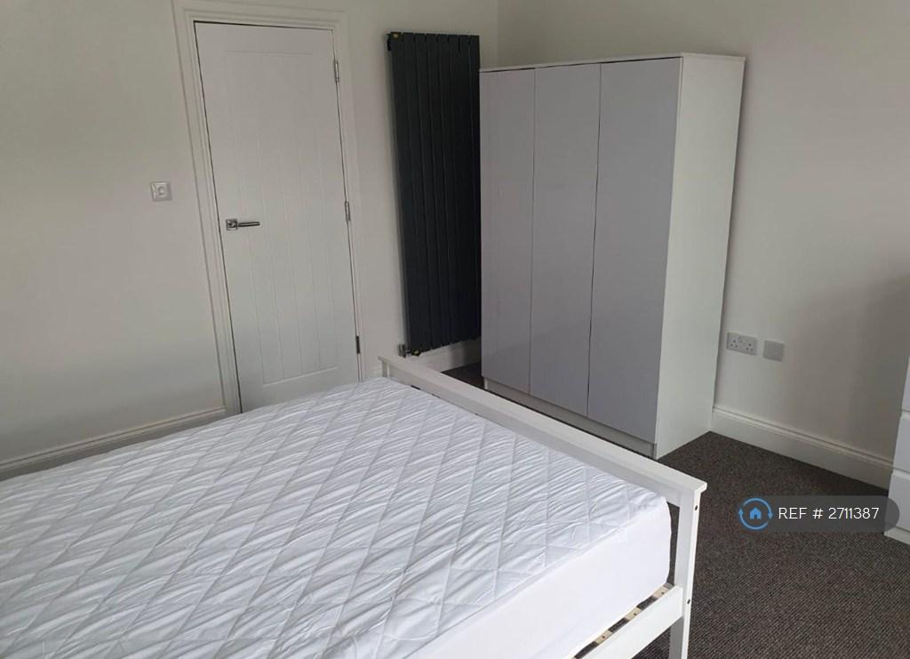 Large Bedroom