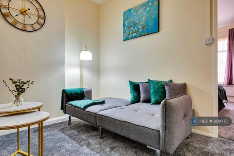 1 bedroom flat to rent, Station Road, Hayes, UB3