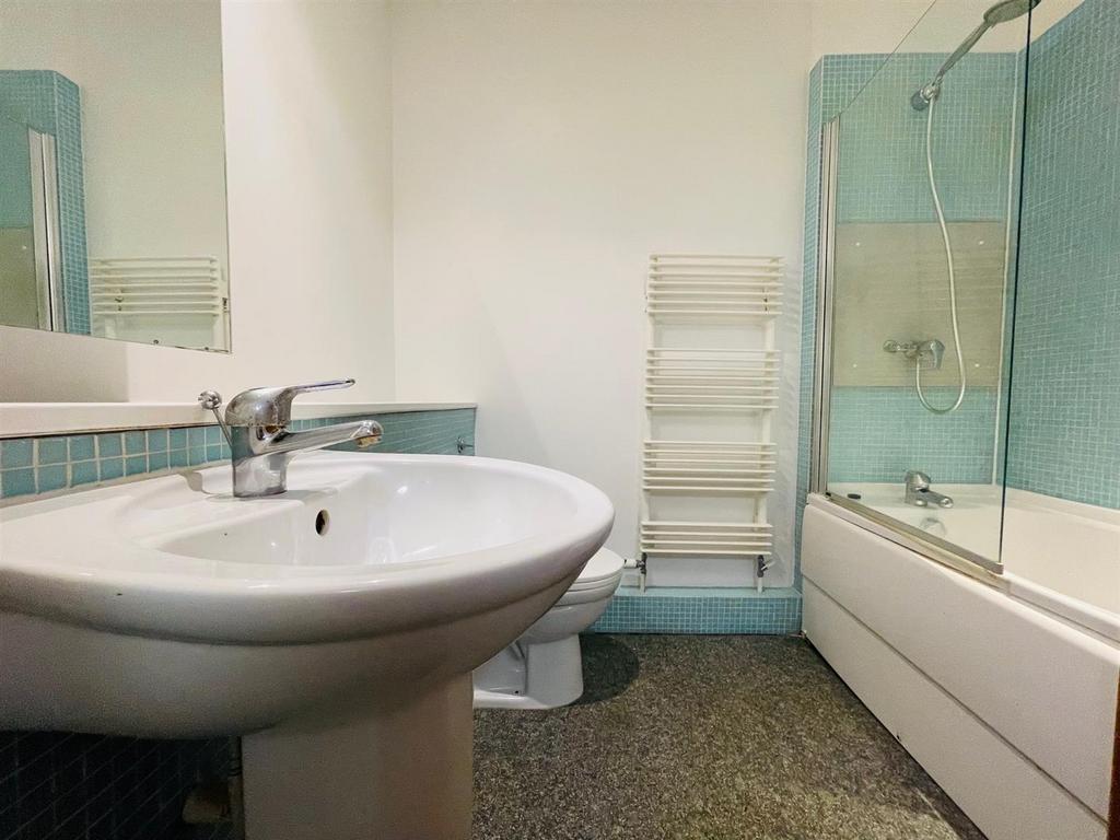En-Suite Bathroom