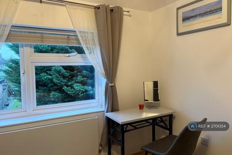 undefined, Bennetts Avenue, Greenford, UB6