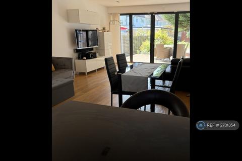 undefined, Bennetts Avenue, Greenford, UB6