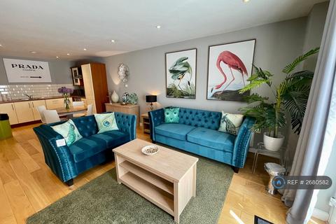 2 bedroom flat to rent, Regent House, Leamington Spa, CV32