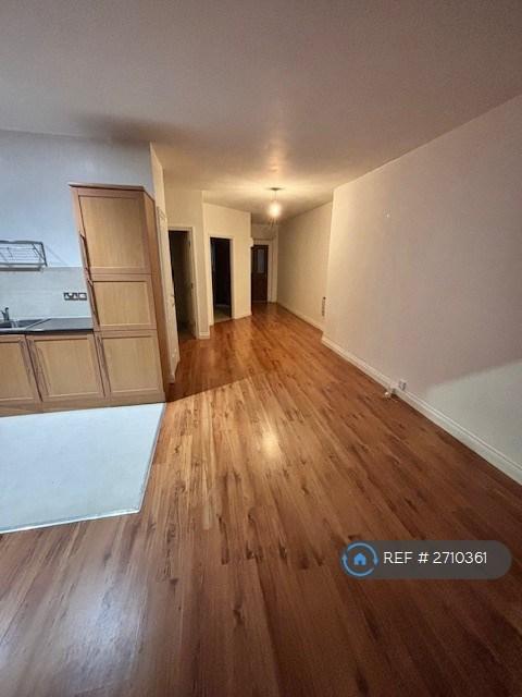 Lounge/Hallway