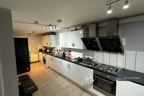 1 bedroom in a house share to rent, Roxeth Hill, London, HA2