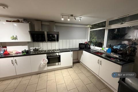 1 bedroom in a house share to rent, Roxeth Hill, London, HA2