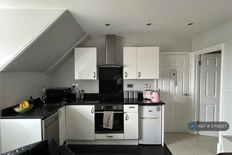 2 bedroom flat to rent, Heath Street, London, NW3