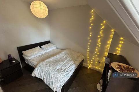 2 bedroom flat to rent, Heath Street, London, NW3