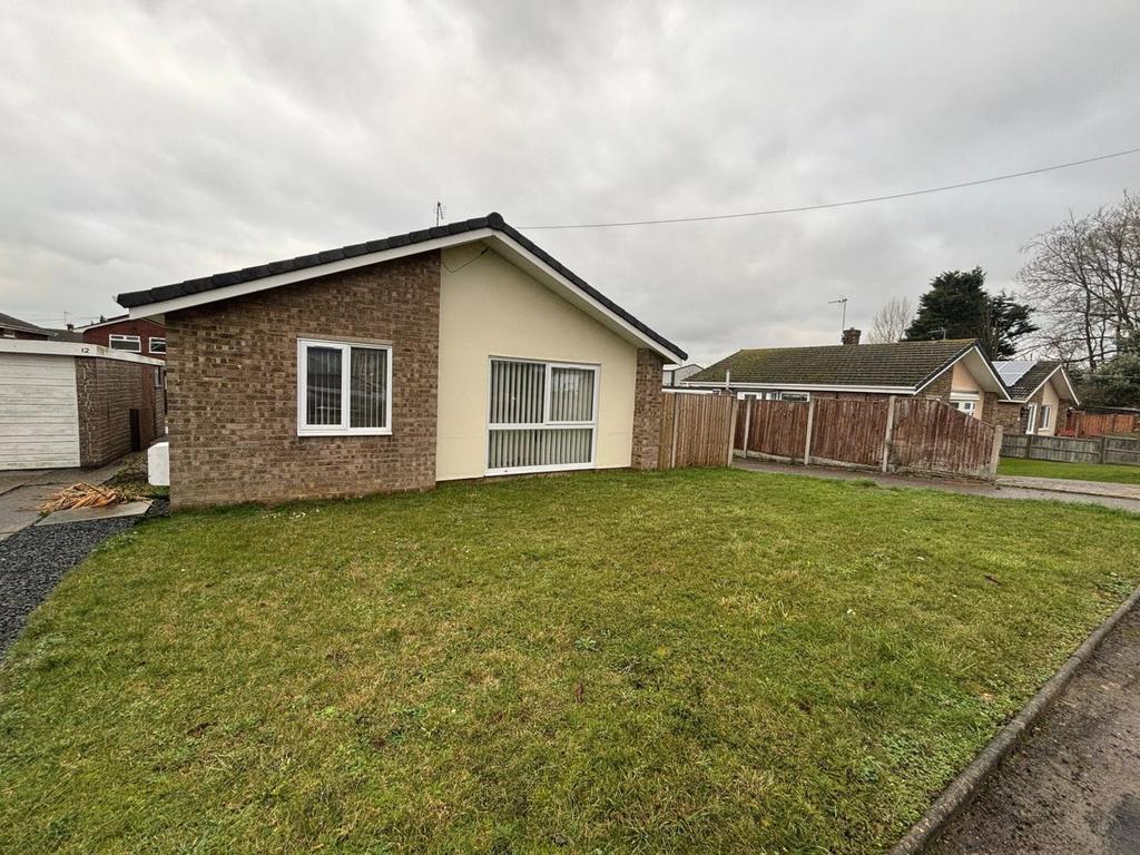 Renovated 3 Bed Bungalow to Rent, in Cotswold Way