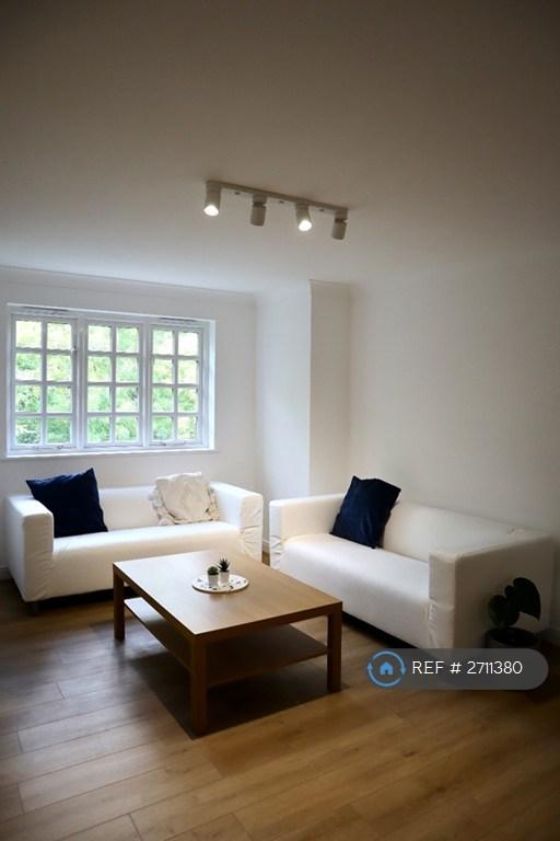 Open Plan Living Room / Kitchen