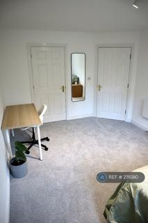 2 bedroom flat to rent, Hadfield Close, Manchester, M14