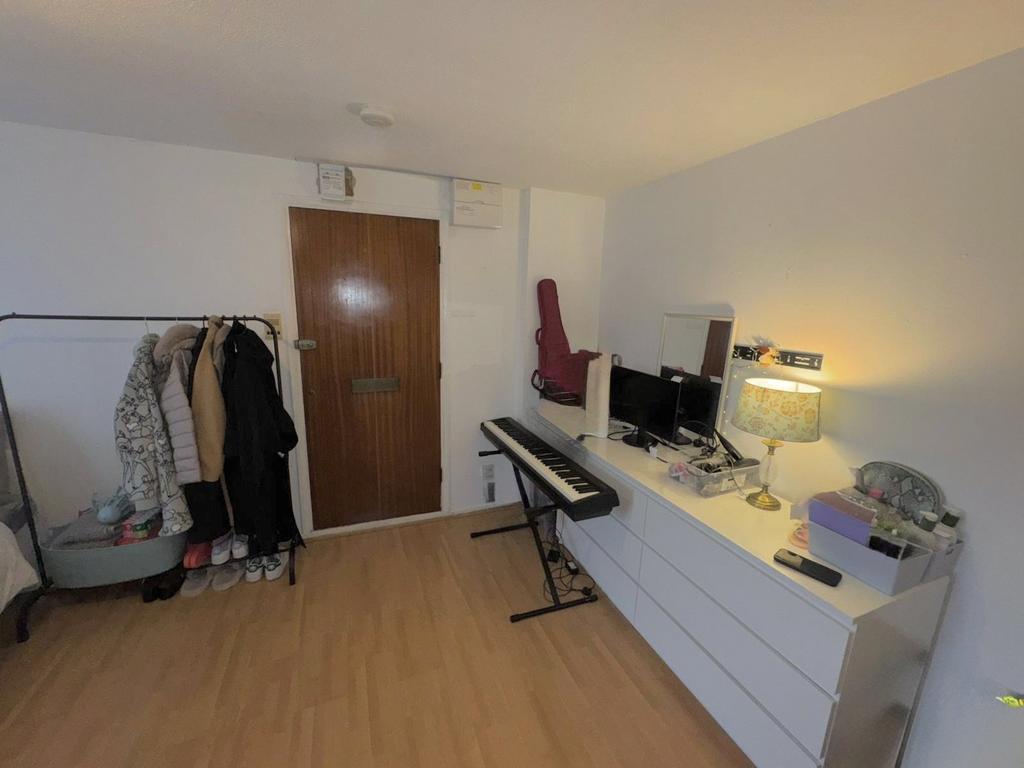 Bedroom/Living Room3