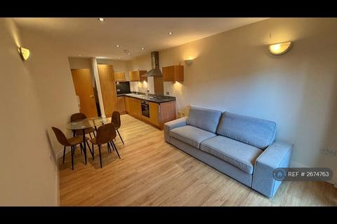 2 bedroom flat to rent, Lake House, Manchester, M15
