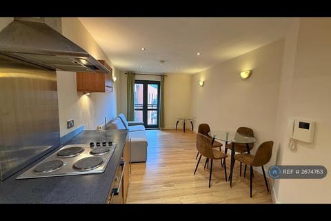 2 bedroom flat to rent, Lake House, Manchester, M15