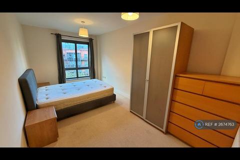 2 bedroom flat to rent, Lake House, Manchester, M15