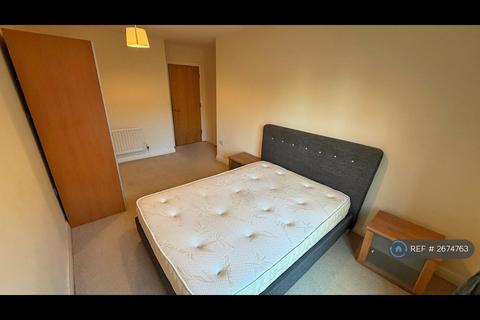 2 bedroom flat to rent, Lake House, Manchester, M15