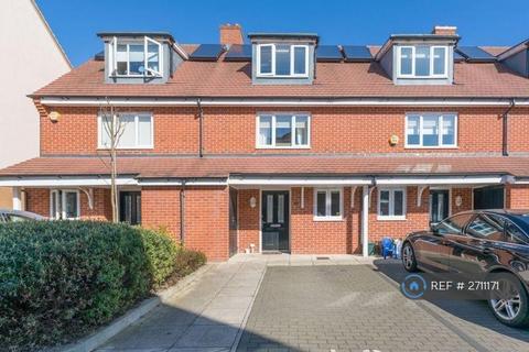 undefined, Fremantleway, Hayes, UB3