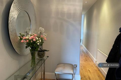 2 bedroom flat to rent, Flanders Road, Chiswick, W4