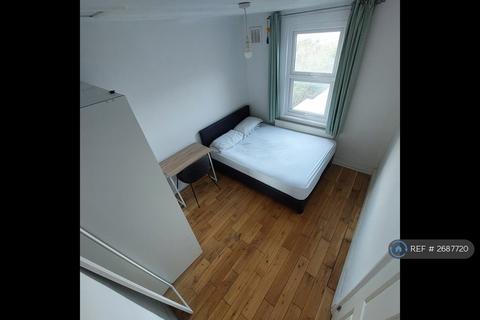 1 bedroom in a house share to rent, Albyn Road, London, SE8