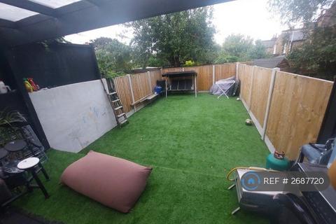 1 bedroom in a house share to rent, Albyn Road, London, SE8