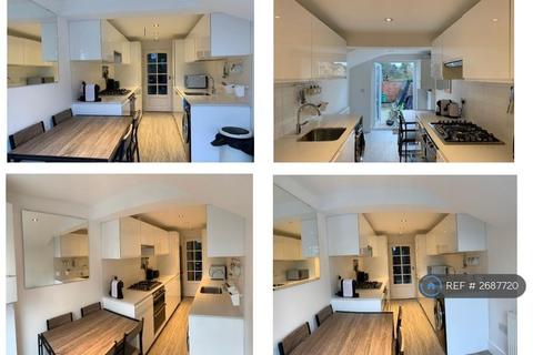 1 bedroom in a house share to rent, Albyn Road, London, SE8