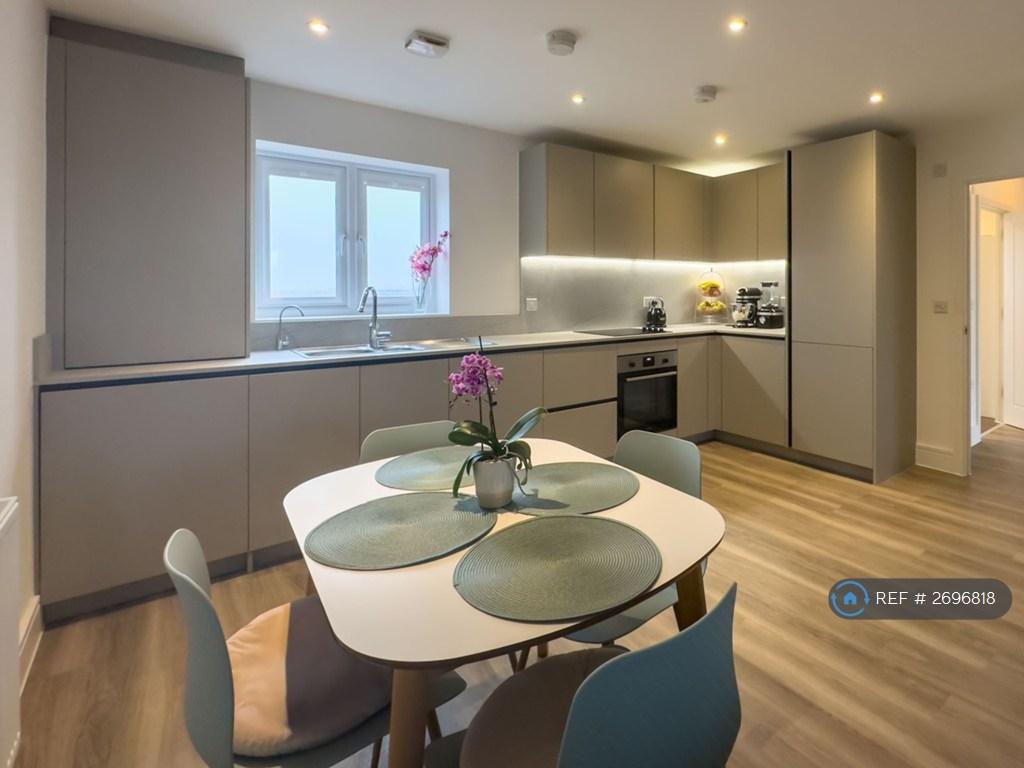 Fully Fitted Kitchen With Dining Table And Chairs