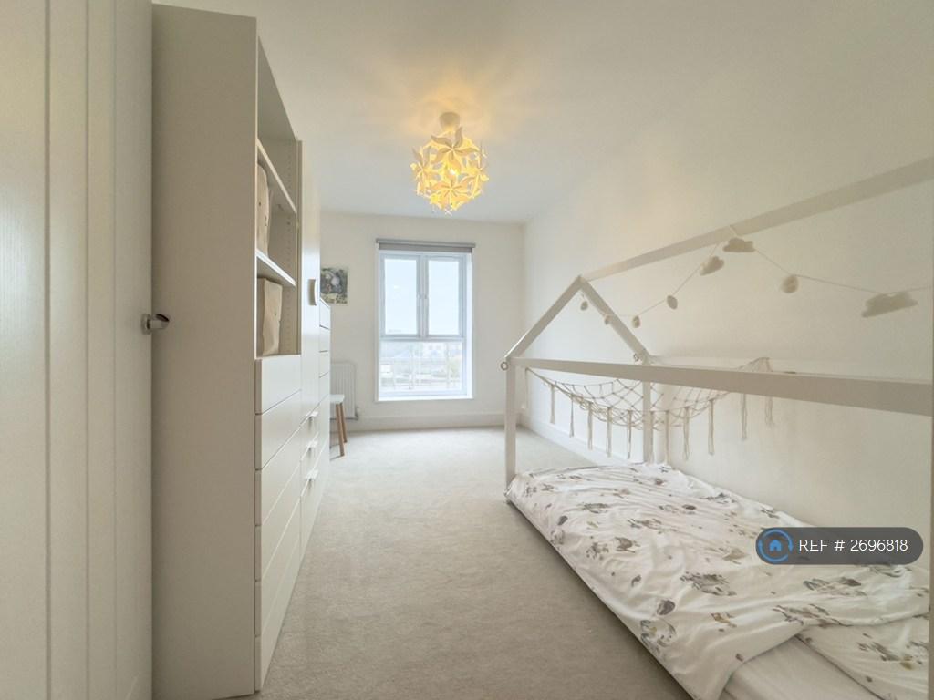 Kids Bedroom With Single Bed