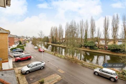 3 bedroom terraced house to rent, Tollgate Drive, Hayes, UB4