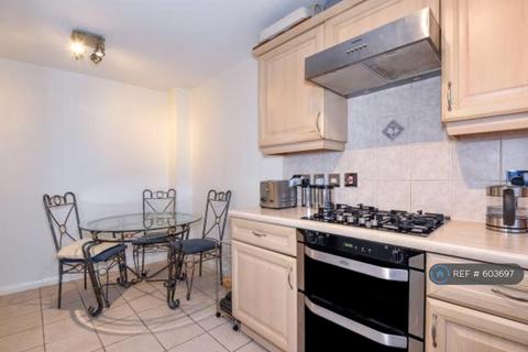 3 bedroom terraced house to rent, Tollgate Drive, Hayes, UB4