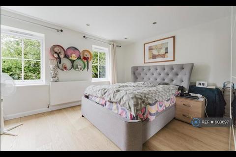 3 bedroom terraced house to rent, Tollgate Drive, Hayes, UB4