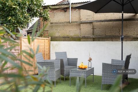 3 bedroom detached house to rent, Eastney Road, Southsea, PO4