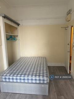 1 bedroom in a house share to rent, Stuart Crescent, London, N22