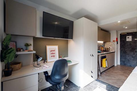 Studio to rent, Lambeth Road