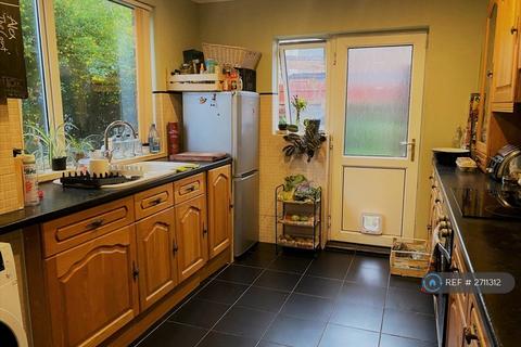 3 bedroom semi-detached house to rent, Staveley Crescent, Bristol, BS10