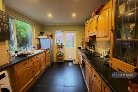 3 bedroom semi-detached house to rent, Staveley Crescent, Bristol, BS10