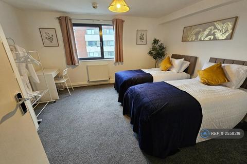 2 bedroom flat to rent, Clayton Road Road, Hayes, UB3