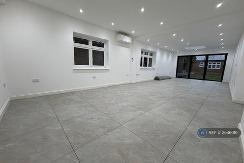5 bedroom detached house to rent, Argyle Road, London, W13