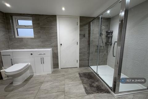 5 bedroom detached house to rent, Argyle Road, London, W13