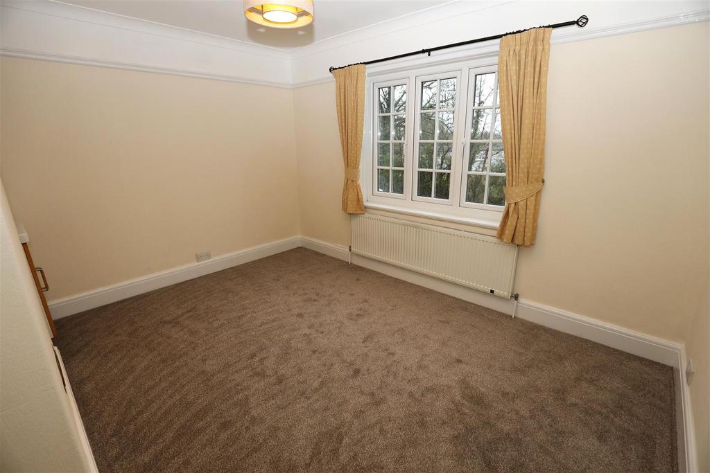 Bedroom 1 .JPG