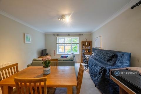 2 bedroom flat to rent, Beaumont Court, London, SW19