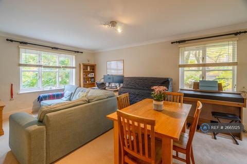 2 bedroom flat to rent, Beaumont Court, London, SW19
