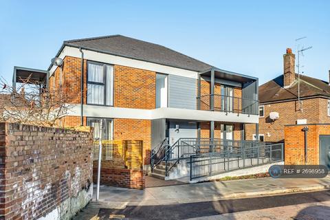 1 bedroom flat to rent, Willow Avenue, Barnes, SW13