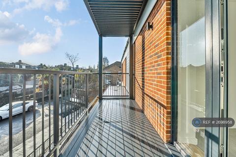 1 bedroom flat to rent, Willow Avenue, Barnes, SW13