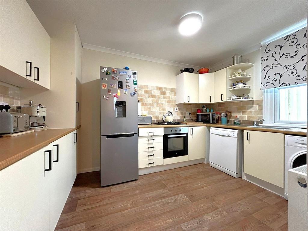 Kitchen 1.jpg