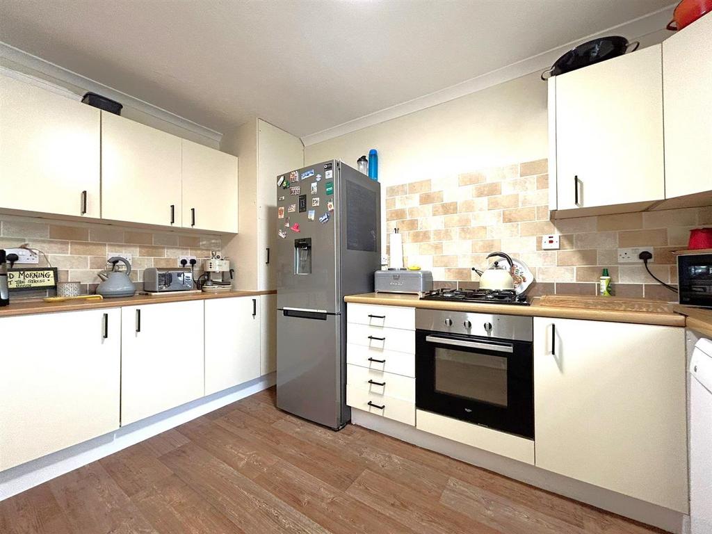 Kitchen 2.jpg