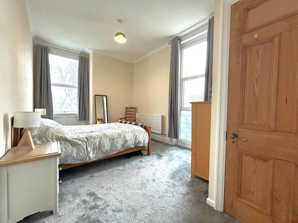 Bedroom 1.jpg