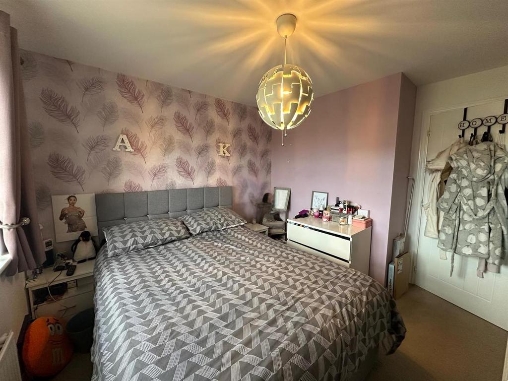 Bedroom 1 .jpg