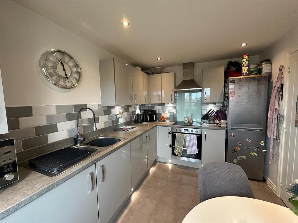 Kitchen 1.jpg