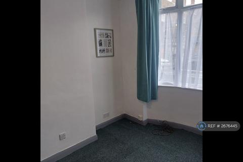 2 bedroom flat to rent, Dolphin Street, Cleethorpes, DN35