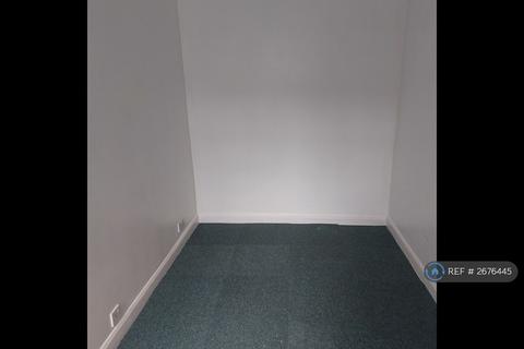 2 bedroom flat to rent, Dolphin Street, Cleethorpes, DN35
