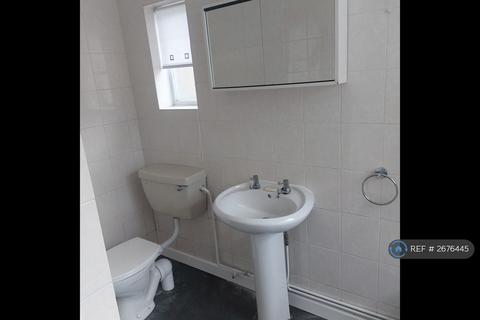 2 bedroom flat to rent, Dolphin Street, Cleethorpes, DN35